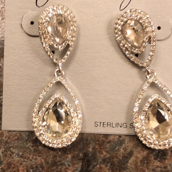 Gemma Layne! Sparkle Earrings! - Picture 4 of 5